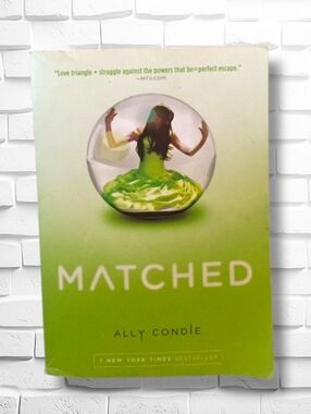 Matched, Ally Condie | Book 1 Matched Trilogy | YA Dystopian Romance | Paperback